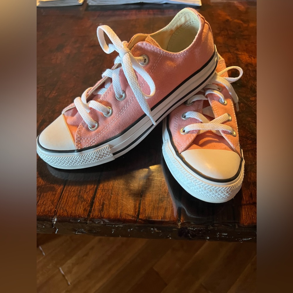Converse size6 tennis shoes - Picture 1 of 5